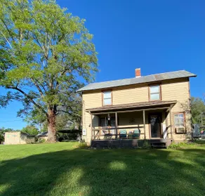 Adorable updated Farmhouse built in 1908! - Image 4