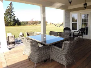 River Retreat Executive Rancher - Image 3