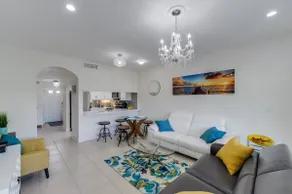 Fantastisk 2BR / 2BA lägenhet i hjärtat av Neapel - Image 5