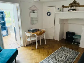 Private studio in Victorian house, close to beach - Image 2