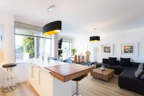 Smuk designerlejlighed med fantastisk havudsigt - Image 4