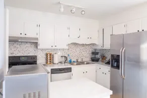 2B/1.5B townhome cls to HPU/FRN Mkt Wth King bed - Image 4