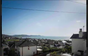 Idyllic retreat with sea views and spacious terrace overlooking Lyme Bay - Image 3