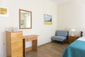 Anthi's up-floor apartment - Image 3