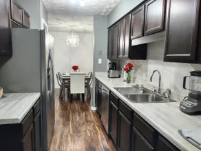 Charming 3 bdr. Condo in Central Raleigh - Image 3