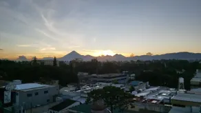 Volcano Views Central A.C. near airport - Image 2