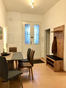 Gorgeous Viennese Apartment 10 min to City Center - Image 2