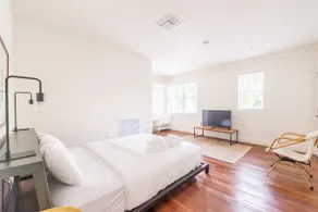 Surreal Southbeach Luxury & Huge 2BR apt & Terrace - Image 4