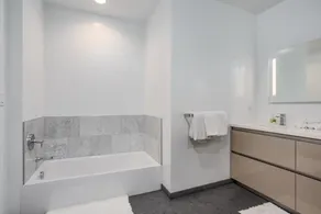 Lux 2bedroom Highrise - Image 5