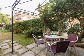 House with garden near the sea - Image 2