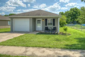 2br, between Pittsburg & Joplin, Bball, gym nearby - Image 4