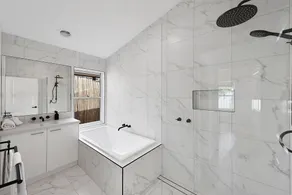 The Orchard- Luxury in Central Yarrawonga - Image 3