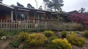 Single level. King beds. Fenced yard. Hot tub. - Image 3