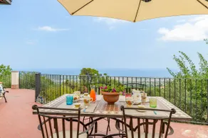 Villa with pool and panoramic surroundings - Image 5
