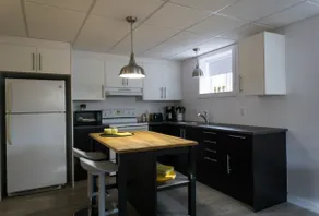 Beautiful condo with parking. - Image 4