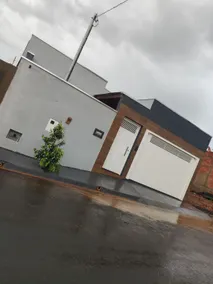 House with a garage! - Image 2
