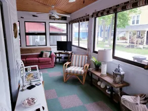 Wonderful Cottage 3 Blocks from the Lake/Downtown - Image 5