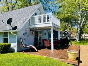 Lovely Gun Lake Cottage - Image 3