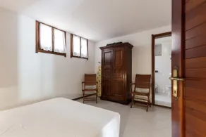 A private, bright, and secluded house - Image 4