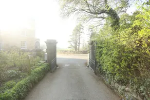 Entire Victorian Lodge in a privately gated estate with secure parking for two cars and a newly refurbished bathroom - Image 2