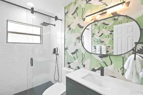 shipwrecked fun design • stunning canal view - Image 4