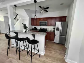 Stylish Townhome (3BR 2.5BA) - Image 5