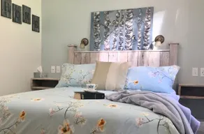 Pet paradise with fenced yard cute country cottage - Image 3