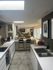 Townhouse in popular residential area! - Image 3