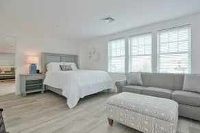 Luxury Ocean View Corner Condo (725S.F.) - Image 3
