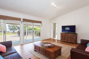 Castaways Beachfront house - Image 4