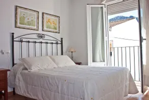Country getaway | Balcony with views | Fireplace 2 bedrooms - Image 3