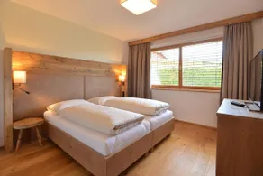 Large apartment with private terrace near the city - Image 5