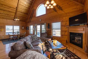 The Pines: Quiet 3BR/2BA w/ hot tub + fireplace - Image 2