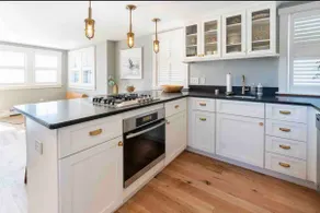 Newly renovated one-bedroom condo in Town - Image 3