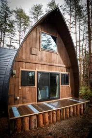 Canadian Seeder House The HUT comes with a 4-wheel drive vehicle. - Image 3