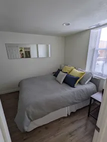 Private suite, walkable to top rated bars/eateries - Image 4