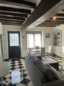 Stunning 2 bedroom townhouse in pretty village - Image 2