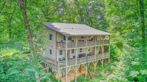 Secluded 4 Bedroom with Hot Tub. 5 minutes to town. MC friendly and accessible! - Image 2