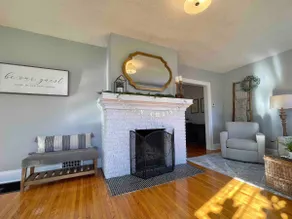 Laura’s Simply Charming Cottage - Image 2