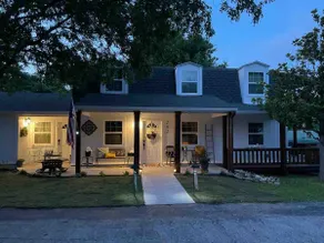 Couples retreat-walk downtown-centrally located - Image 4
