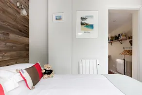 Charming Bolthole with Patio, & a Stroll from the Beach - Image 4