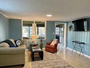 Bra’ Todds’ Beach Bungalow w Beach access - Image 2