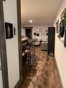 Cozy Farm Style 1 bedroom Apartment gated Parking - Image 4