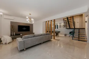 Newly renovated luxury villa with pool and view - Image 5