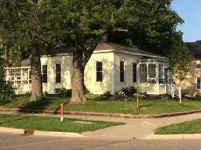 Historic Bungalow Near Farmers Market & Downtown - Image 2
