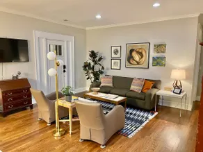 Charming 3 Bedroom Downtown Columbia Art Cottage - Image 2
