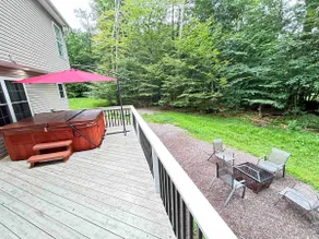 Luxury 4 bedroom house in Pocono Mountains with Hottub in Golf Course Near Lake - Image 4