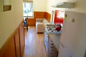Bimbi Park - Standard Cabin shared bathroom - Image 3