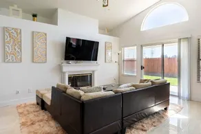 Lovely Home in North Fresno, Premier Neighborhood! - Image 2