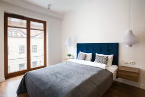 Apartment with balcony near The Old Market Square - Image 4